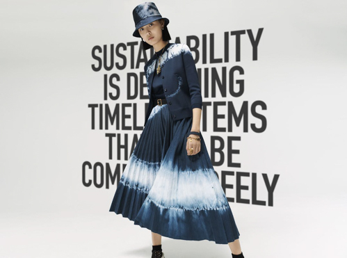 Trang phục với hoạ tiết tie-dye cực kỳ hot trong bộ sưu tập mùa thu 2020 của Christian Dior