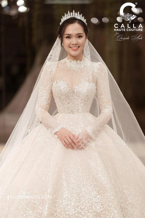 Quỳnh Anh trở thành một nàng công chúa kiêu sa, thanh lịch trong chiếc áo cưới