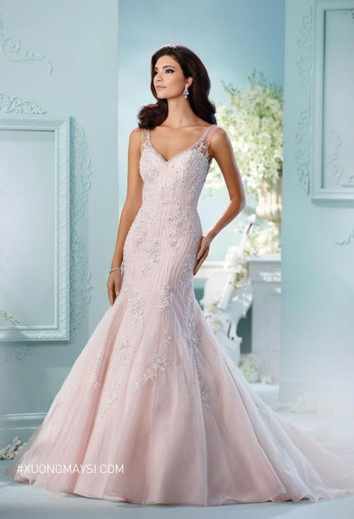 Váy cưới đuôi cá màu hồng pastel mà một lựa chọn hoàn hảo cho ngày cưới