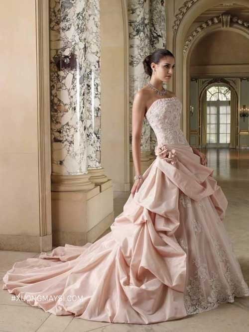 Váy cưới màu hồng dáng cổ điển, thu hút