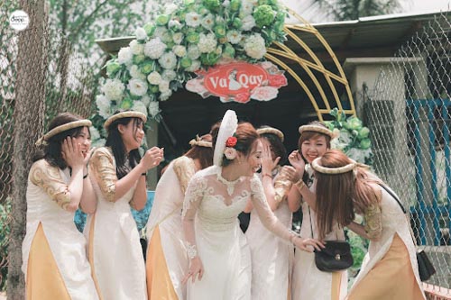 Áo dài là một trang phục truyền thống không thể thiếu trong các lễ cưới hỏi