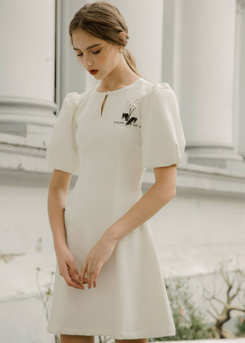 Váy White phong thái xinh xẻo và năng động lên đường tiệc dành riêng cho nữ