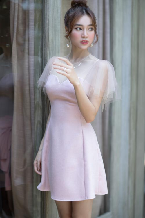 Váy váy color hồng mang tới vẻ rất đẹp êm ả và romantic giành cho nữ